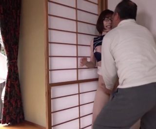 Chồng yếu sinh lý vợ đụ với bố