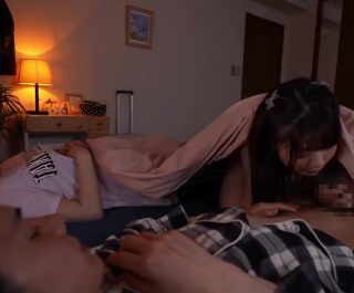 Nhỏ em gái ngủ cùng anh chị
