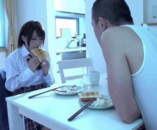 Nữ sinh bị lão bố hiếp dâm