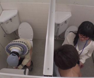 Đụ nữ quản lý thư viện thích thủ dâm