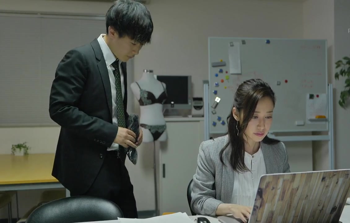 Xơi gái ở công ty